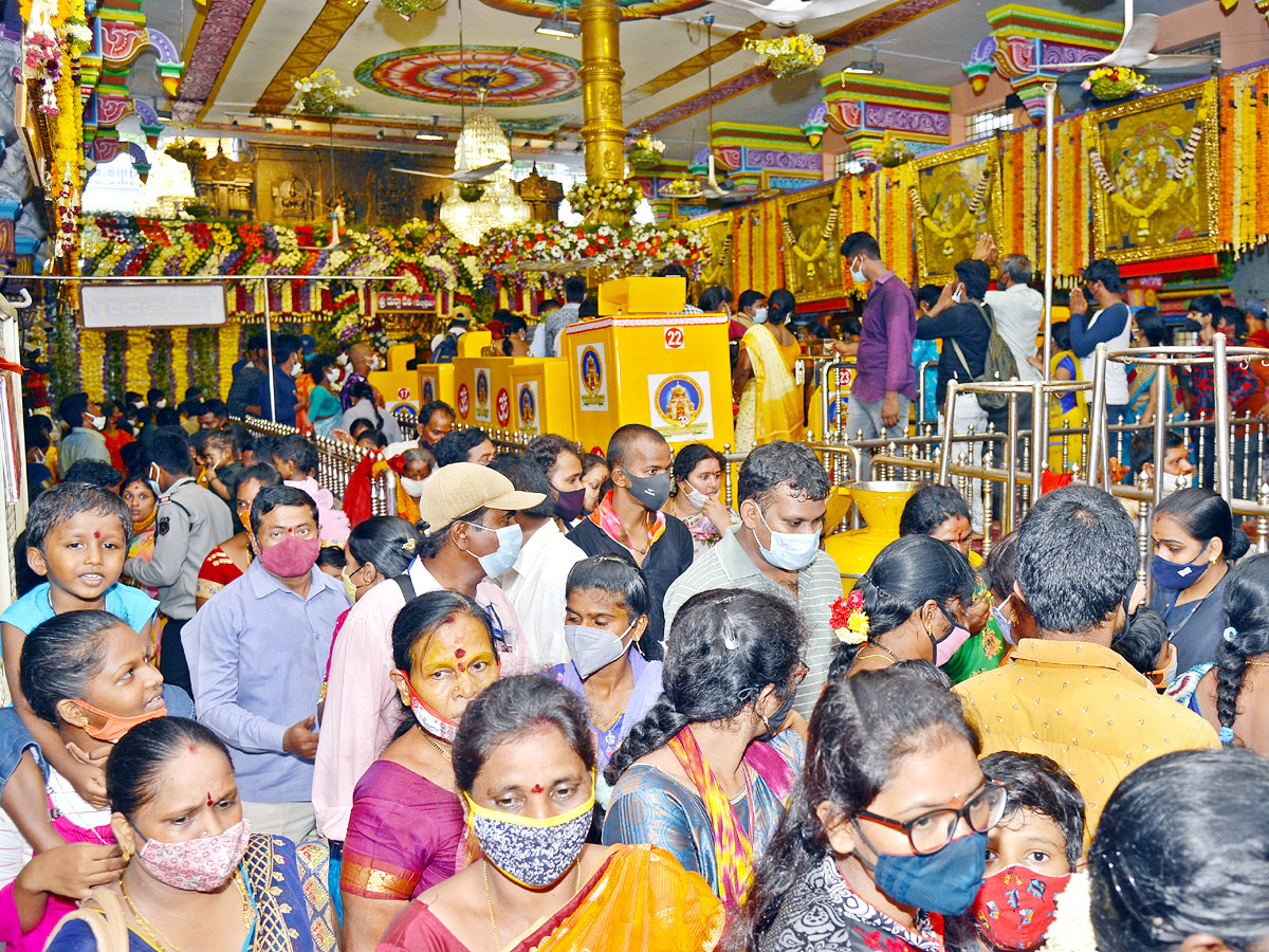 Dussehra Celebrations in Kanaka Durga Temple Photo Gallery - Sakshi15