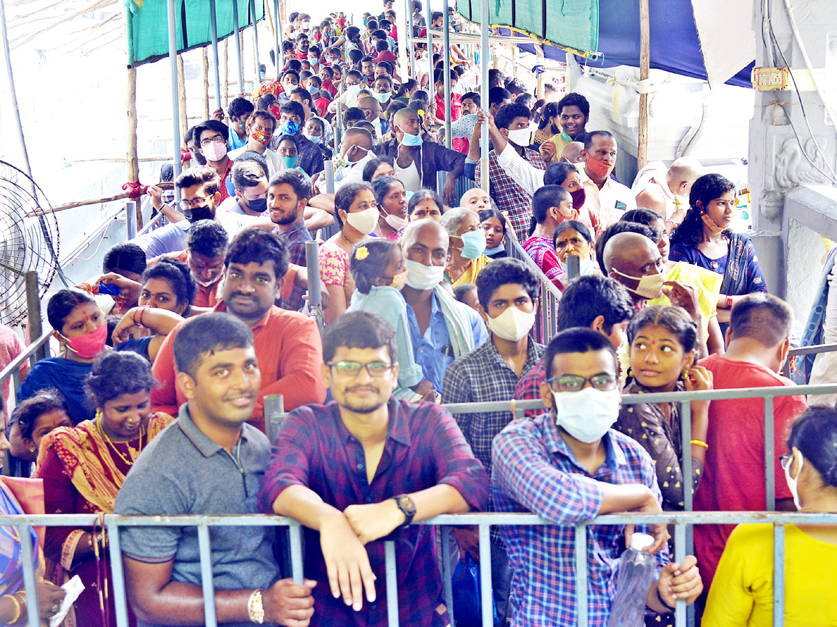 Dussehra Celebrations in Kanaka Durga Temple Photo Gallery - Sakshi17