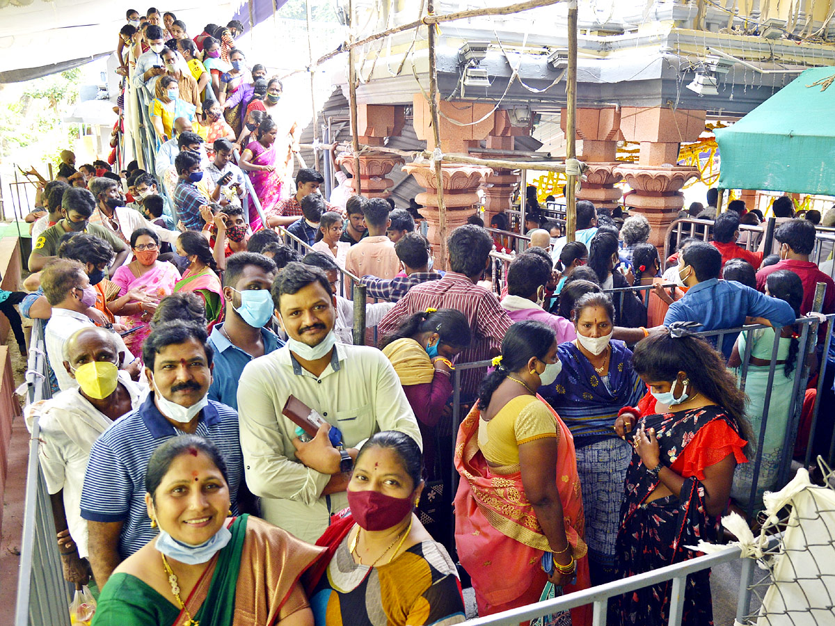 Dussehra Celebrations in Kanaka Durga Temple Photo Gallery - Sakshi19