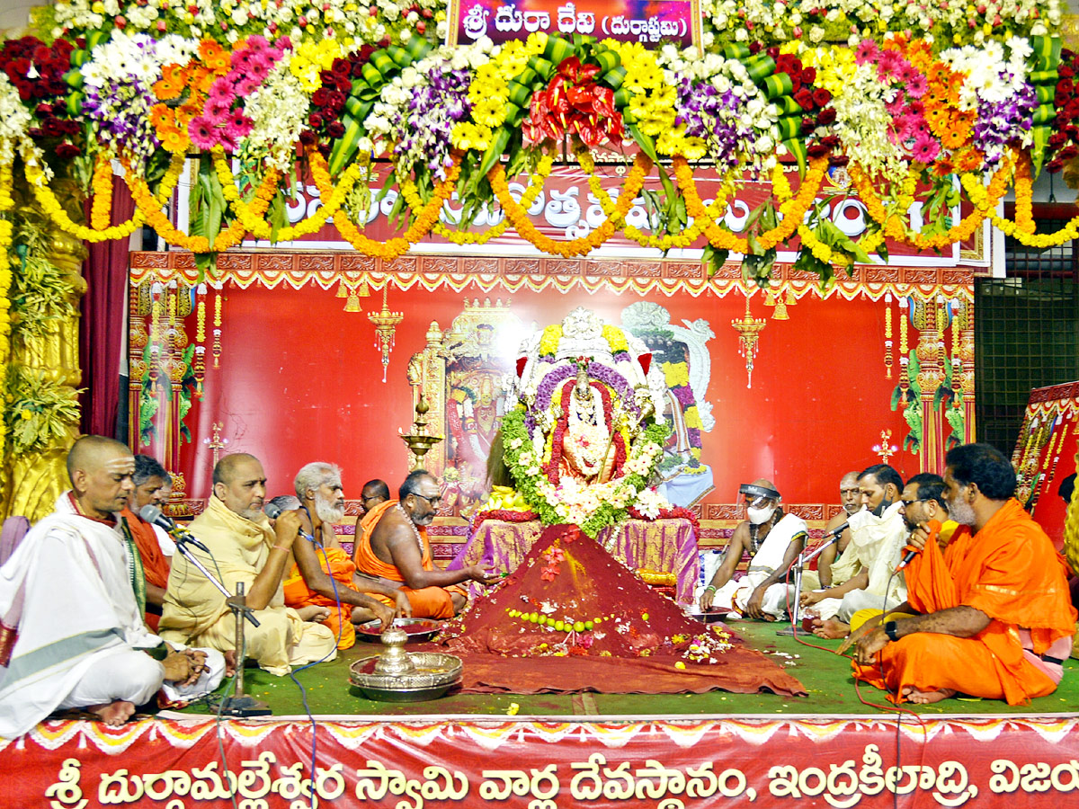 Dussehra Celebrations in Kanaka Durga Temple Photo Gallery - Sakshi3