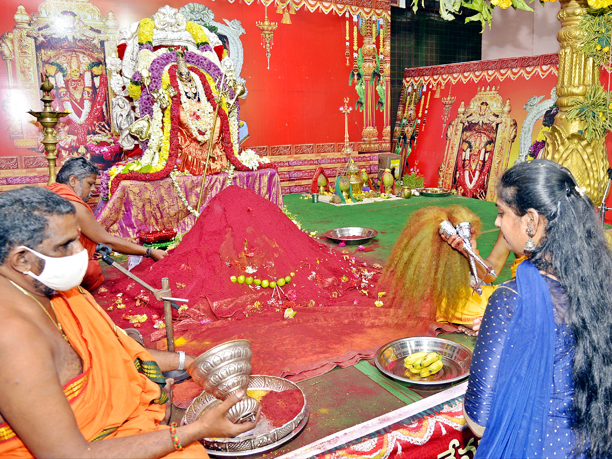 Dussehra Celebrations in Kanaka Durga Temple Photo Gallery - Sakshi7