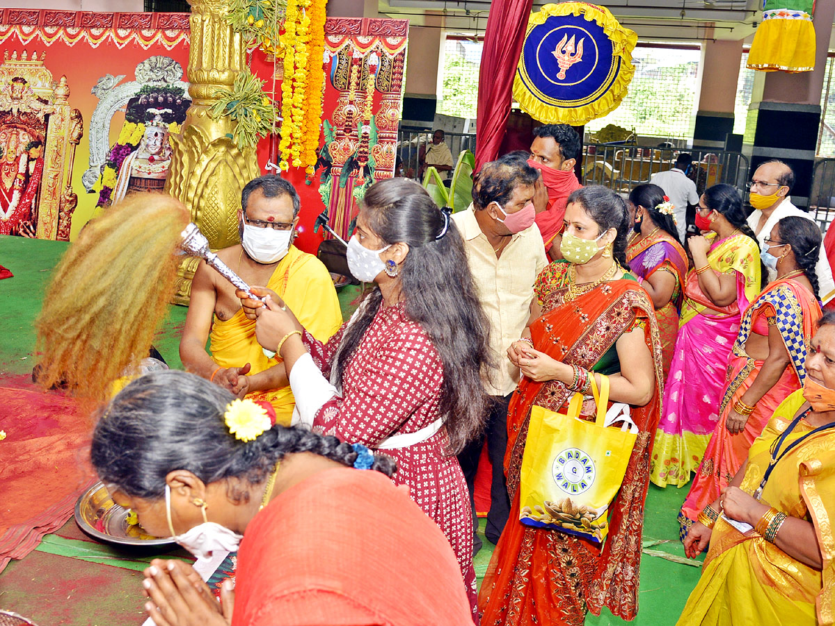 Dussehra Celebrations in Kanaka Durga Temple Photo Gallery - Sakshi8