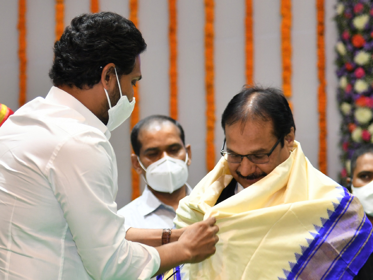 Justice Prashant Kumar Mishra Takes Oath As AP High Court Chief Justice Photo Gallery - Sakshi6