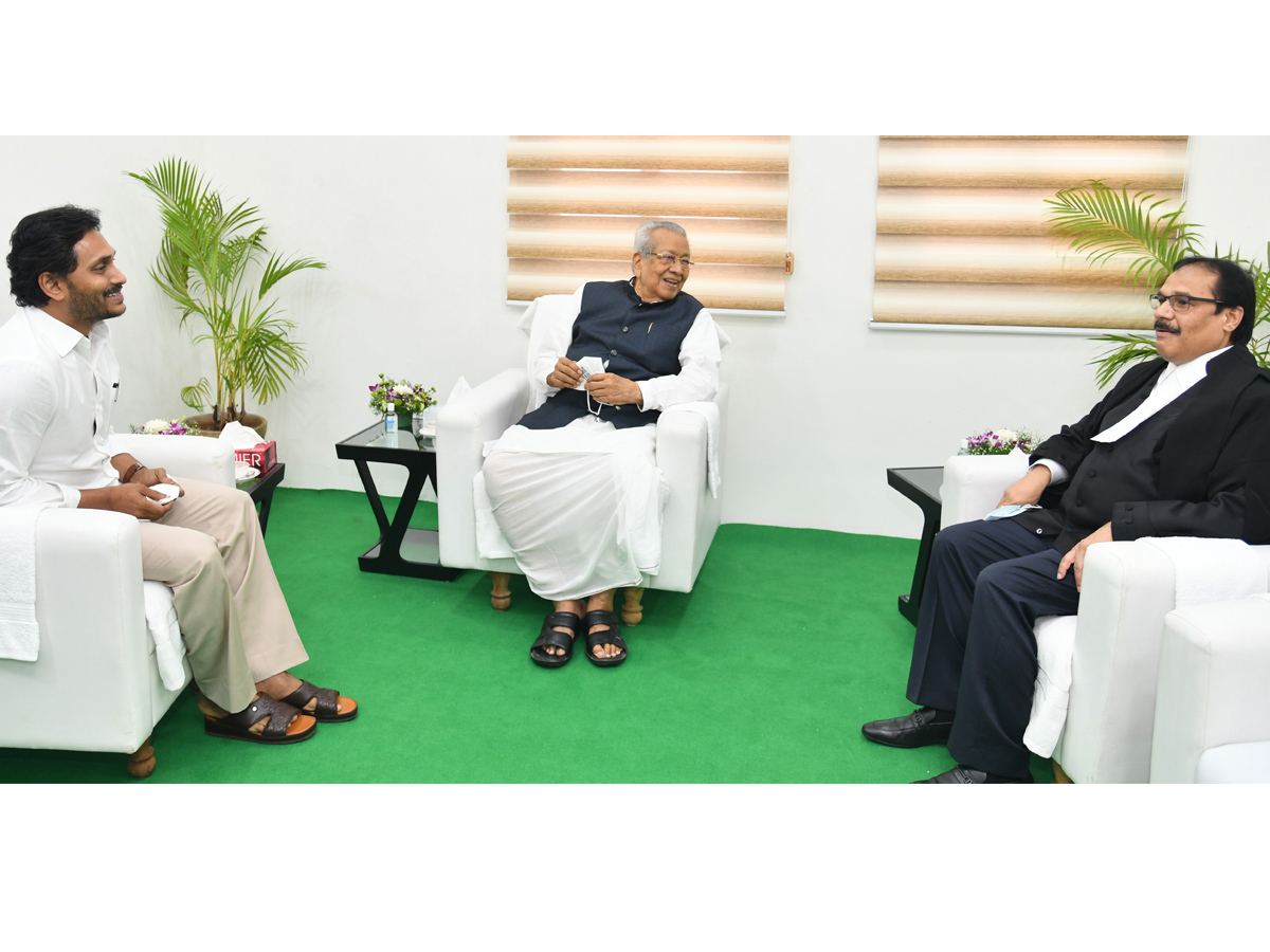 Justice Prashant Kumar Mishra Takes Oath As AP High Court Chief Justice Photo Gallery - Sakshi8