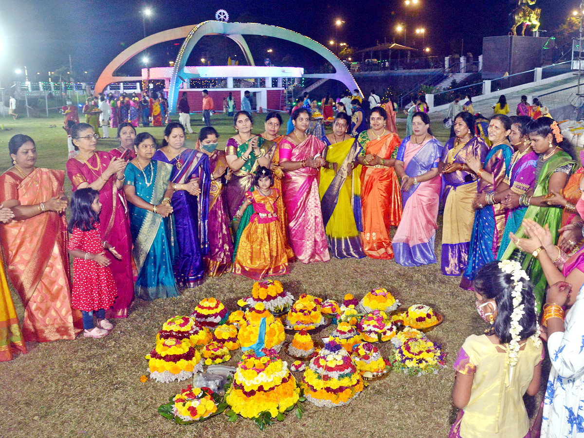 Bathukamma Celebrations In Hyderabad  Photo Gallery - Sakshi21