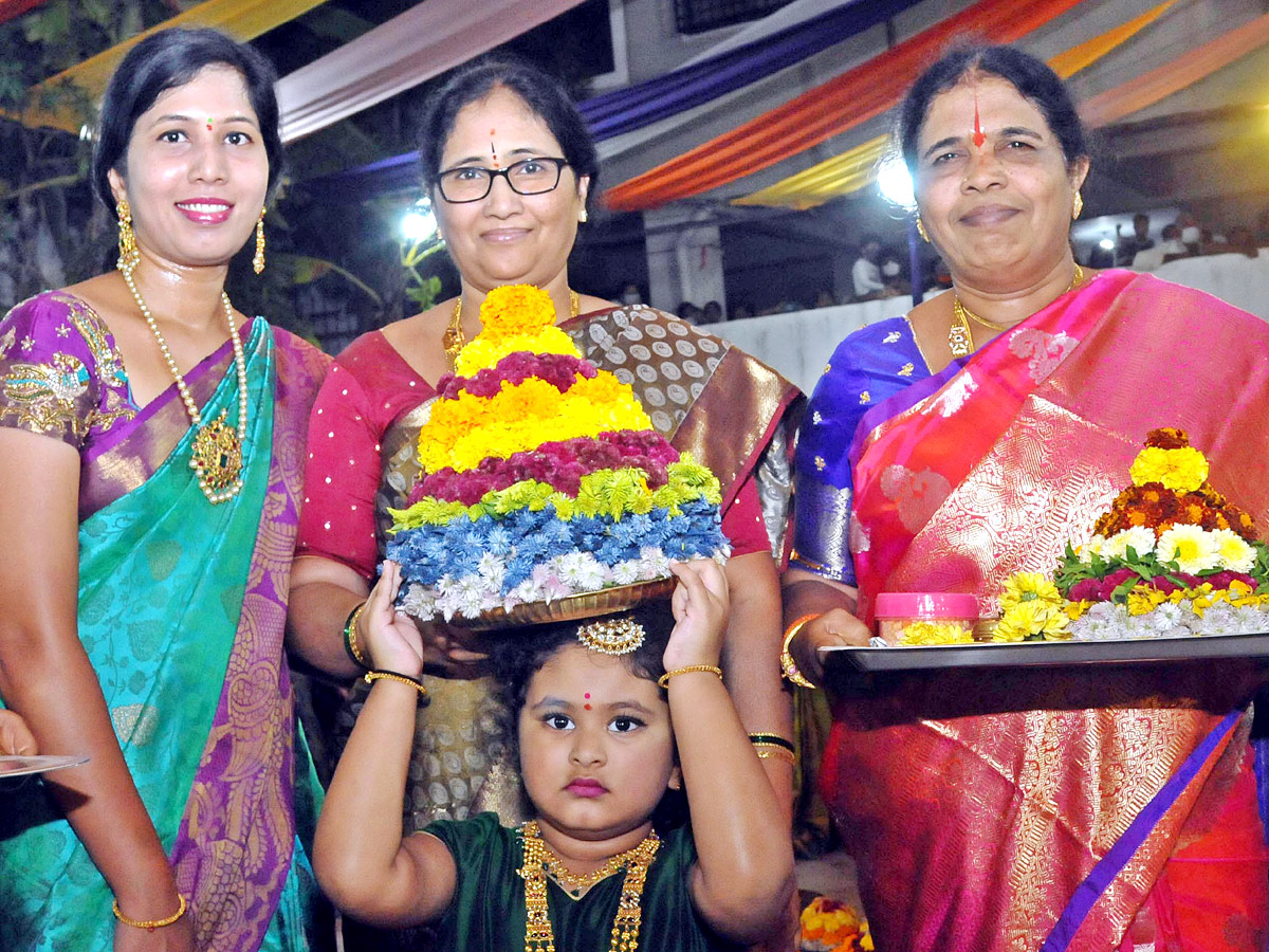 Bathukamma Celebrations In Hyderabad  Photo Gallery - Sakshi5