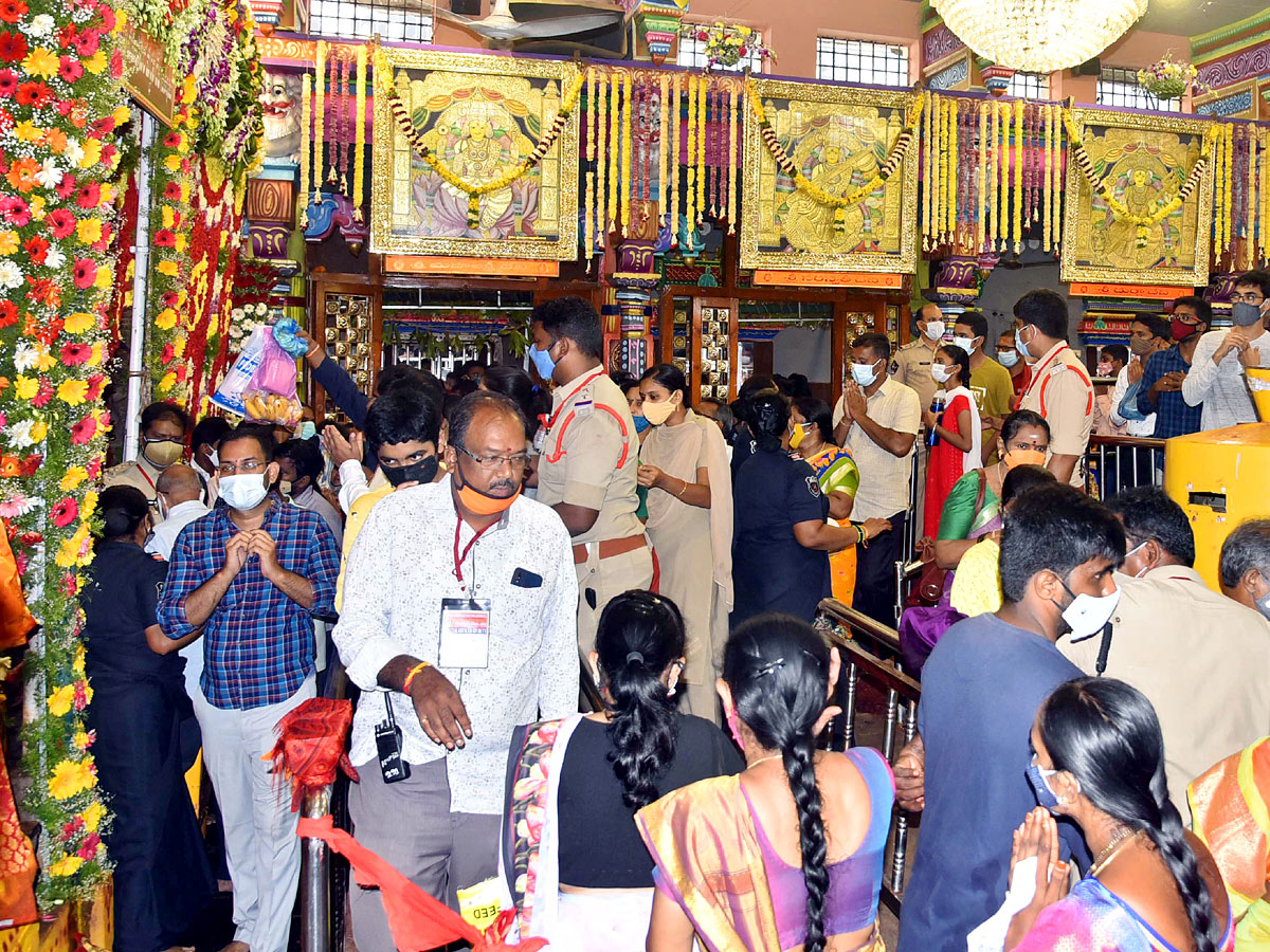 Dussehra Celebrations in Kanaka Durga Temple Vijayawada - Sakshi2