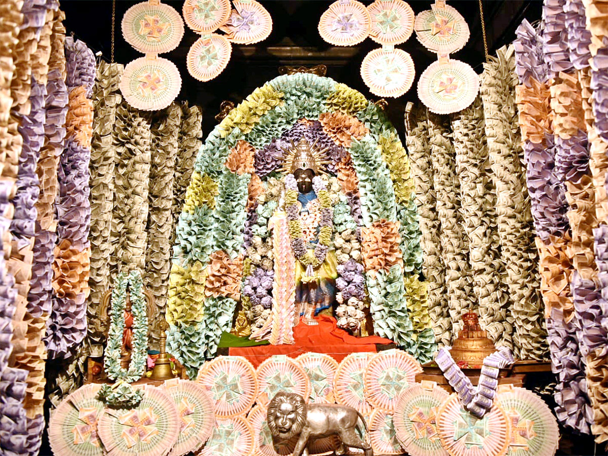 Nellore Srivasavi Kanyakaparameshwari Decoration Photo Gallery - Sakshi1