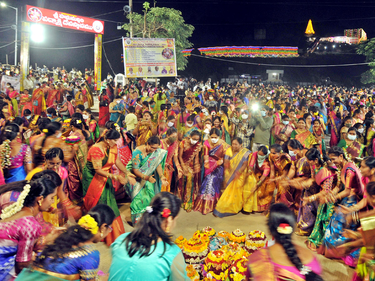 Bathukamma Celebrations Photo Gallery - Sakshi18