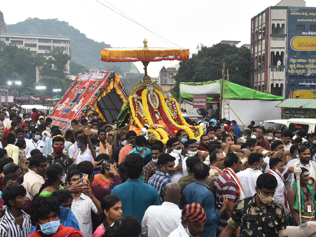 Dasara Sharan navaratri Celebrations At Kanaka Durga Temple - Sakshi2