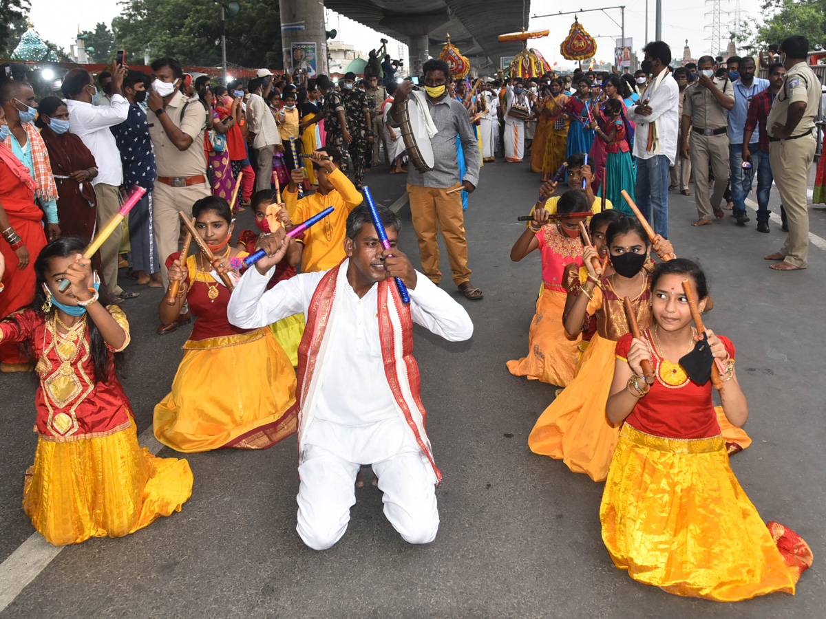 Dasara Sharan navaratri Celebrations At Kanaka Durga Temple - Sakshi5