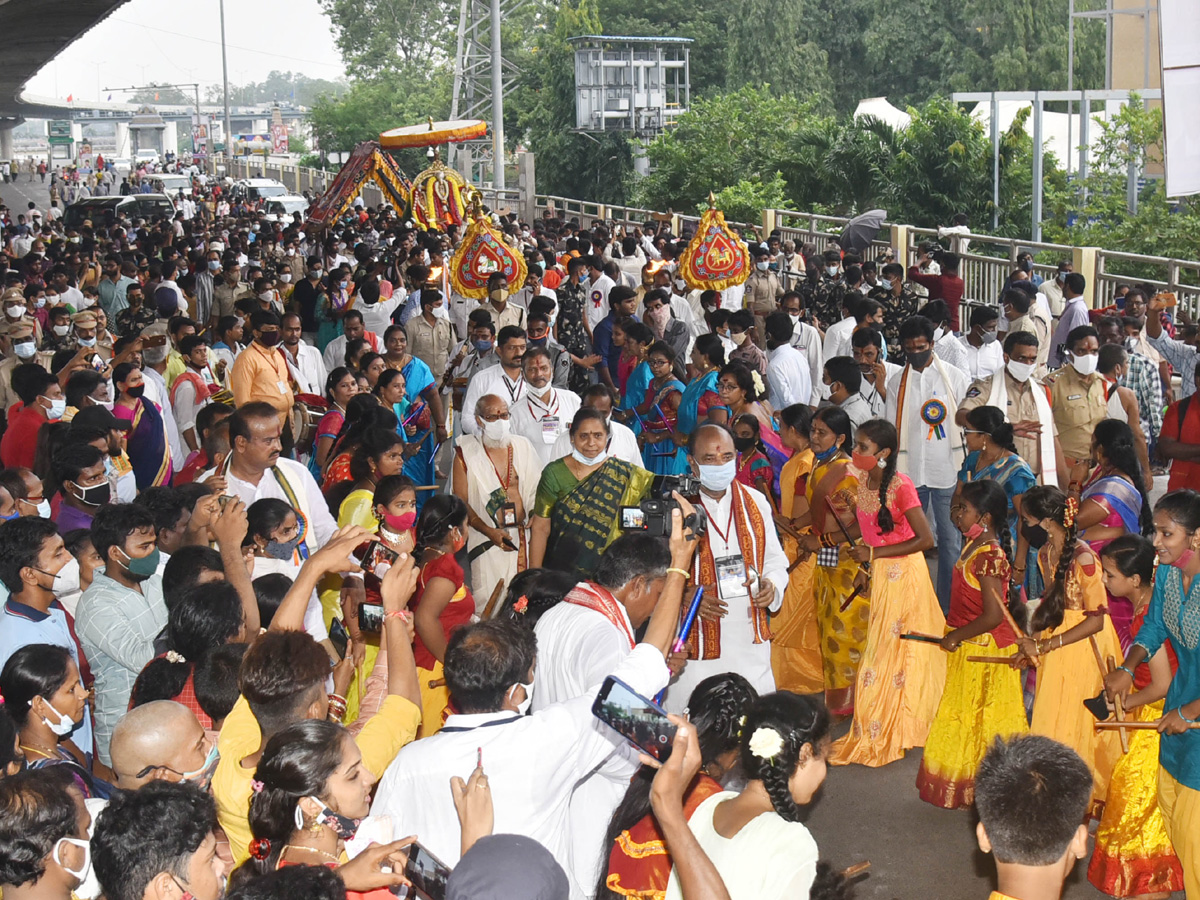 Dasara Sharan navaratri Celebrations At Kanaka Durga Temple - Sakshi6