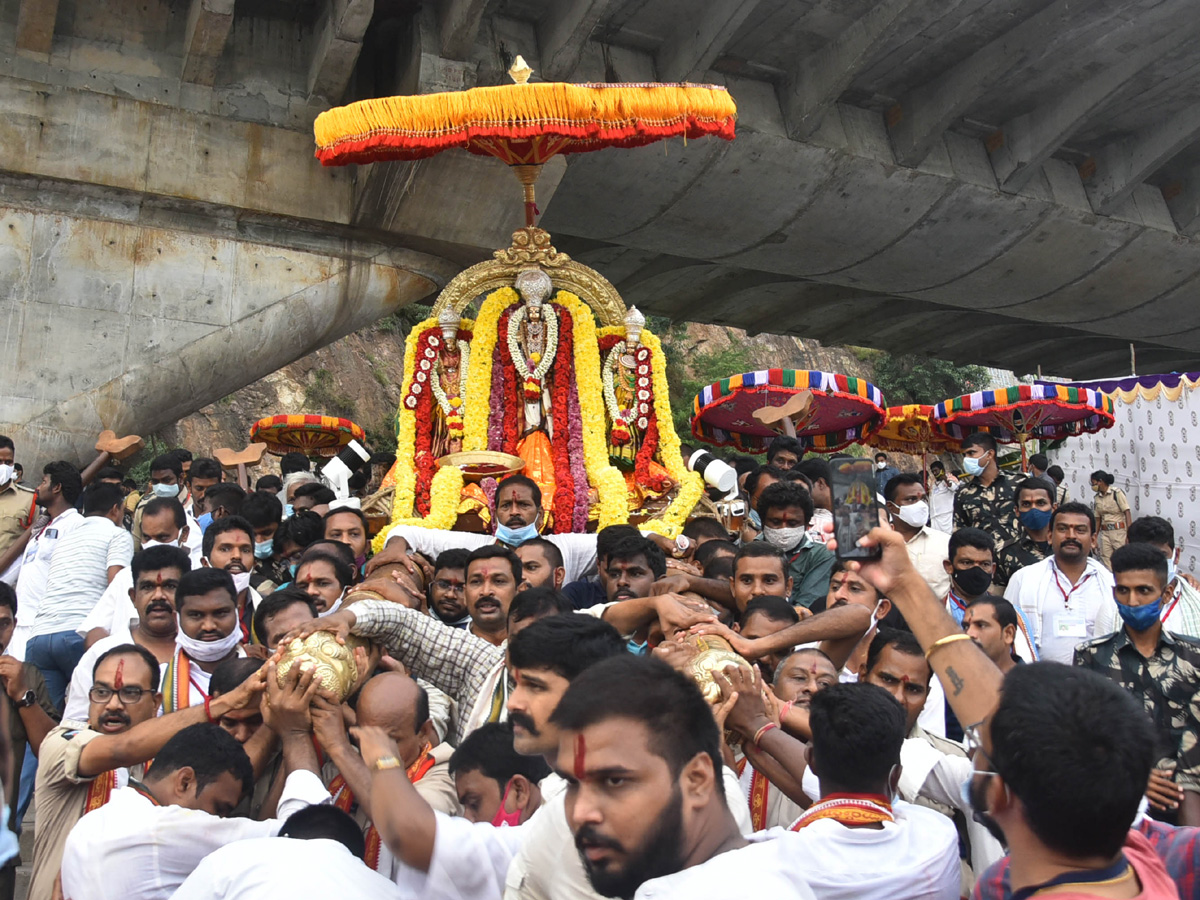 Dasara Sharan navaratri Celebrations At Kanaka Durga Temple - Sakshi7