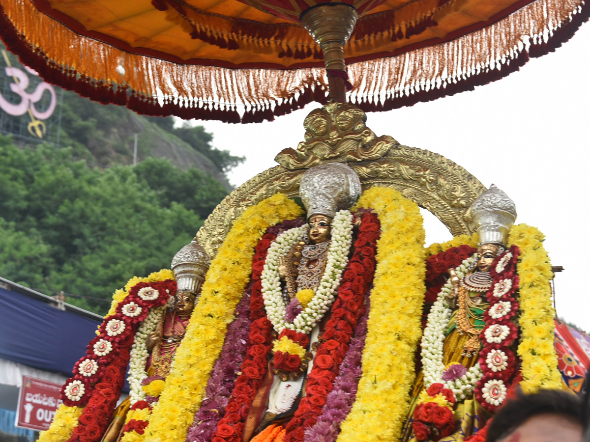 Dasara Sharan navaratri Celebrations At Kanaka Durga Temple - Sakshi8