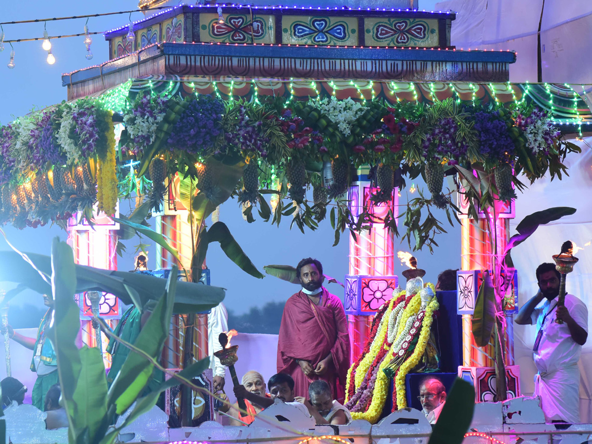 Dasara Sharan navaratri Celebrations At Kanaka Durga Temple - Sakshi12