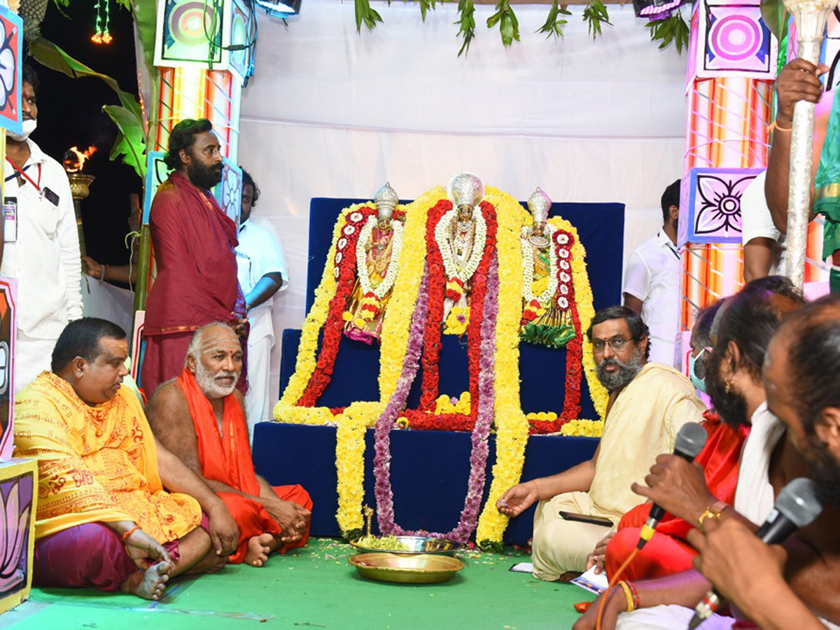 Dasara Sharan navaratri Celebrations At Kanaka Durga Temple - Sakshi13