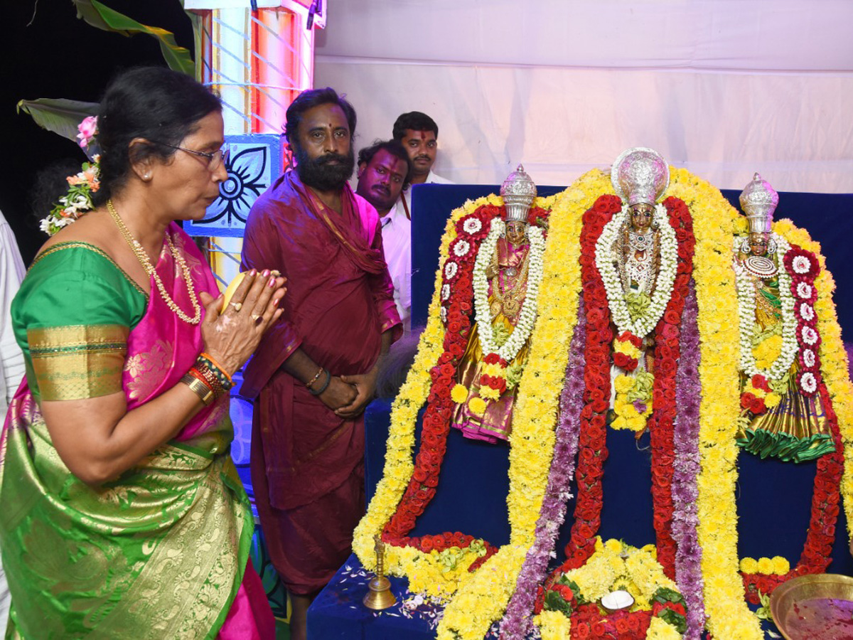 Dasara Sharan navaratri Celebrations At Kanaka Durga Temple - Sakshi16