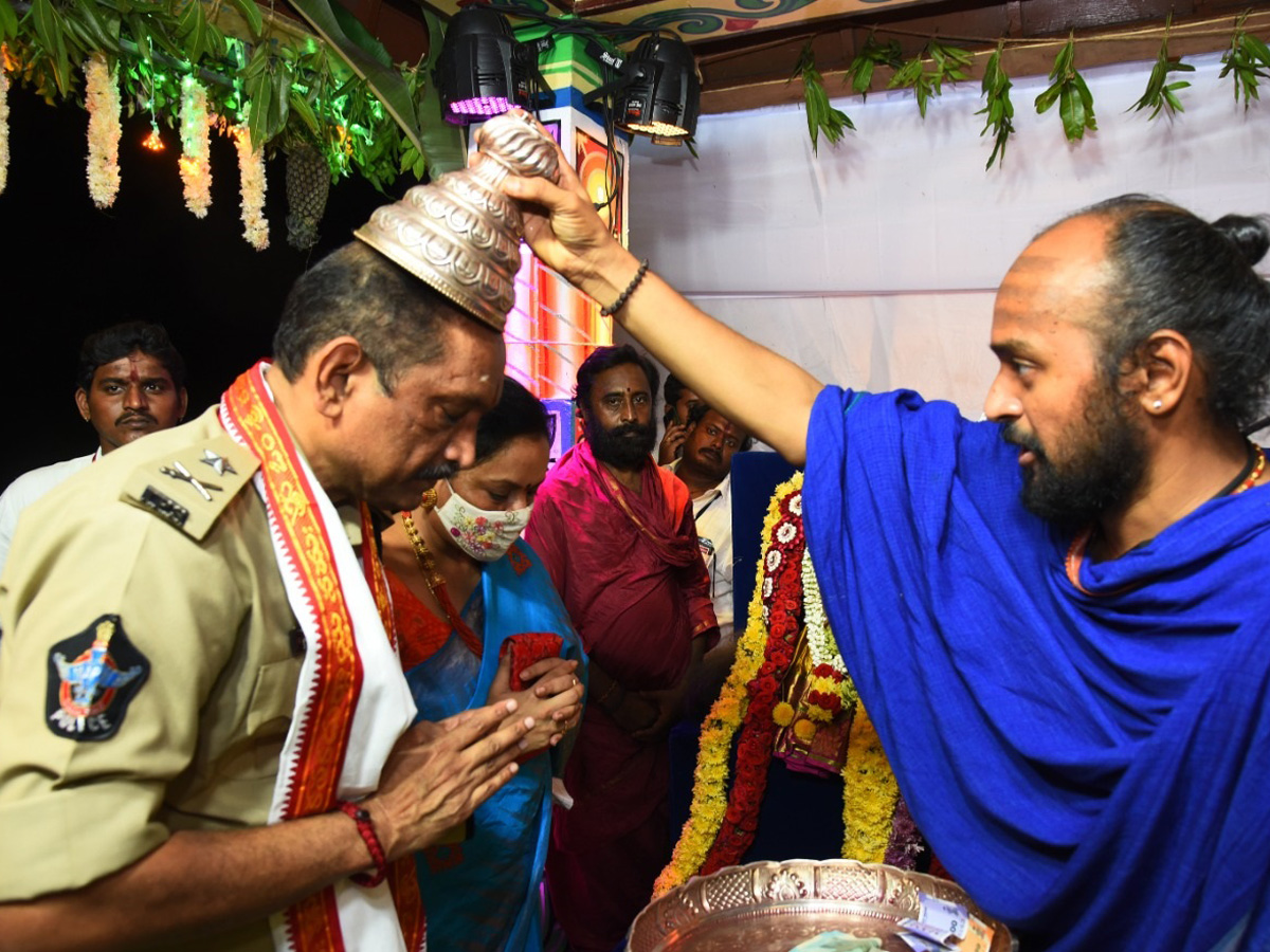 Dasara Sharan navaratri Celebrations At Kanaka Durga Temple - Sakshi17