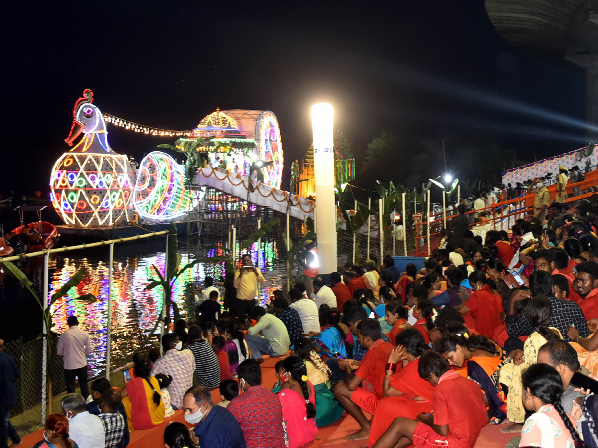 Dasara Sharan navaratri Celebrations At Kanaka Durga Temple - Sakshi19