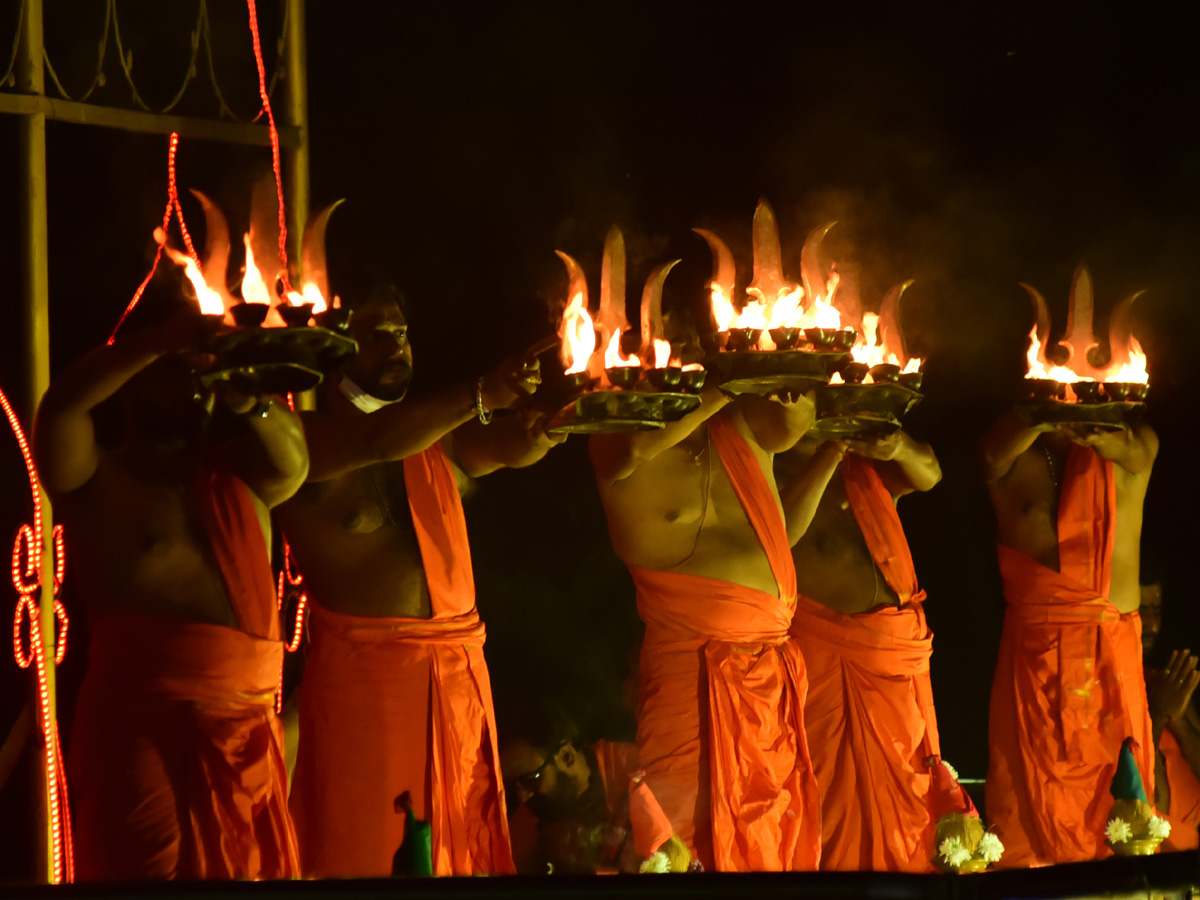 Dasara Sharan navaratri Celebrations At Kanaka Durga Temple - Sakshi20