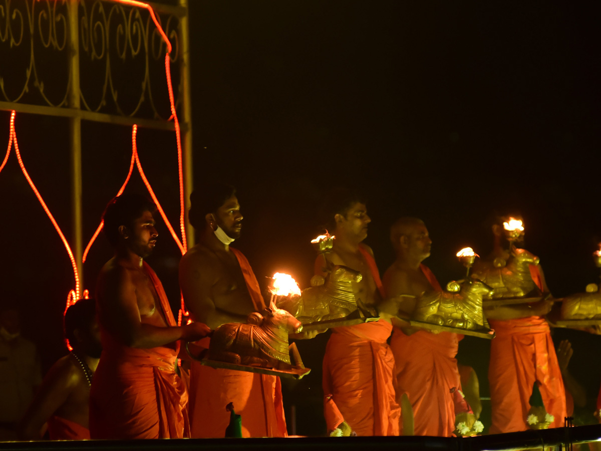 Dasara Sharan navaratri Celebrations At Kanaka Durga Temple - Sakshi21