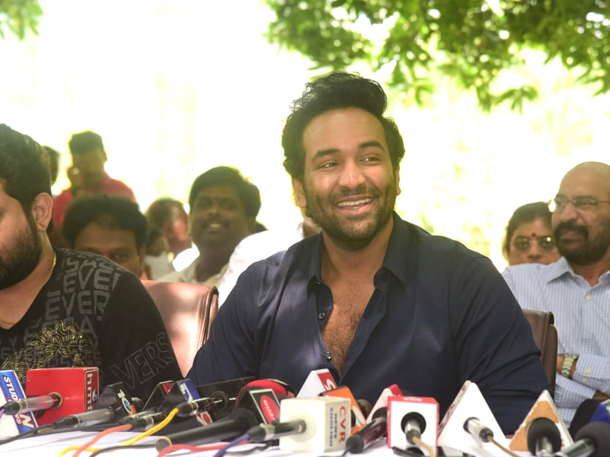 Manchu Vishnu Visit Tirumala Tirupati With His Team Photo Gallery - Sakshi11