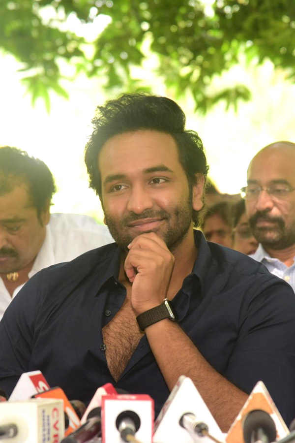 Manchu Vishnu Visit Tirumala Tirupati With His Team Photo Gallery - Sakshi15