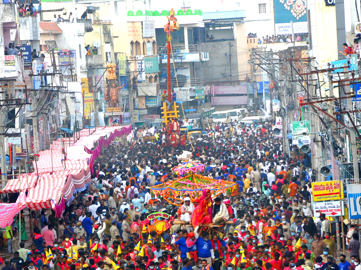 Pydithalli Ammavaru Sirimanu Utsavam Vizianagaram Photo Gallery - Sakshi14