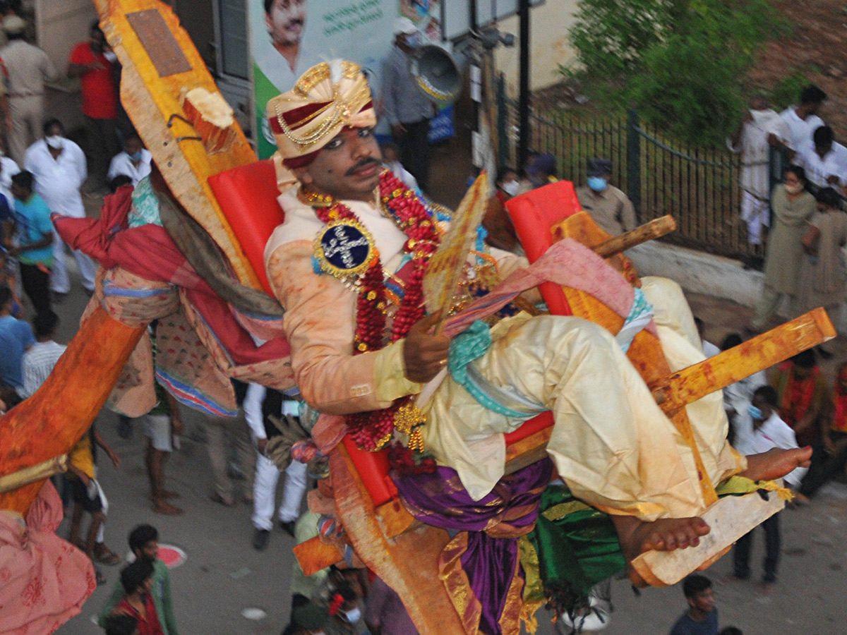 Pydithalli Ammavaru Sirimanu Utsavam Vizianagaram Photo Gallery - Sakshi17