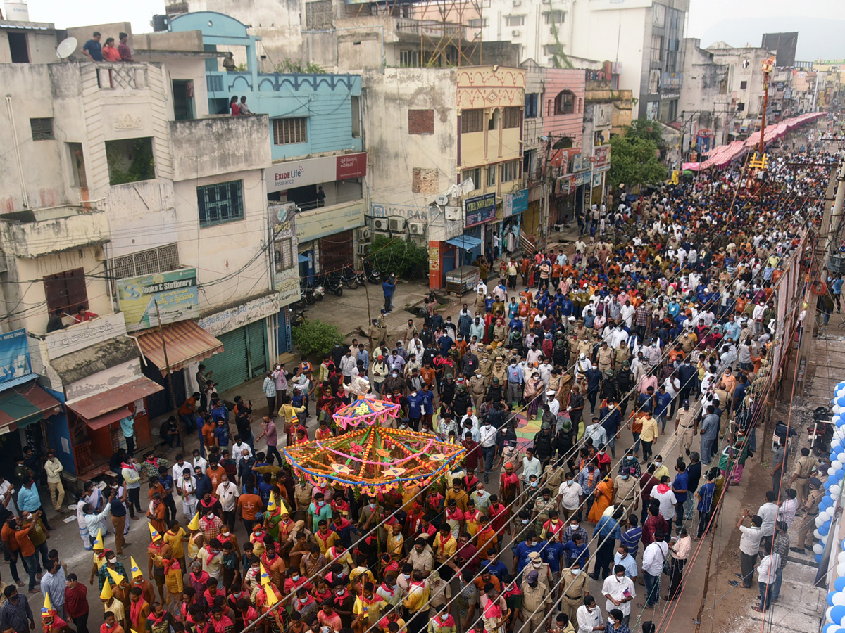 Pydithalli Ammavaru Sirimanu Utsavam Vizianagaram Photo Gallery - Sakshi5