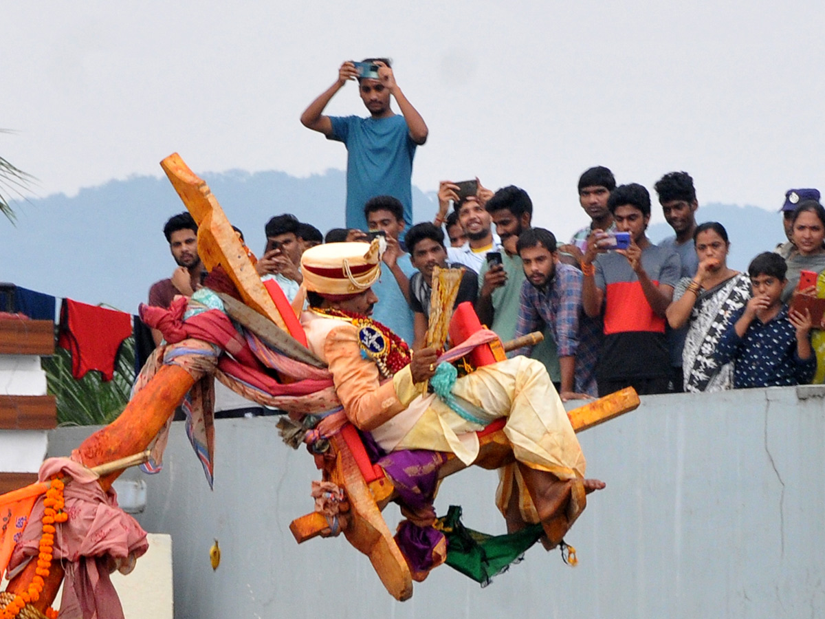 Pydithalli Ammavaru Sirimanu Utsavam Vizianagaram Photo Gallery - Sakshi6