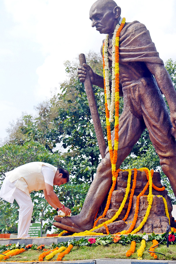 Photos: Leaders Pay Tribute To Mahatma Gandhi In His 152 Birth Anniversary - Sakshi2