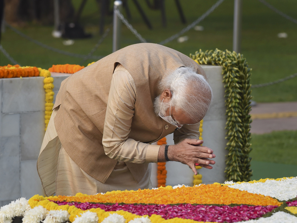 Photos: Leaders Pay Tribute To Mahatma Gandhi In His 152 Birth Anniversary - Sakshi15