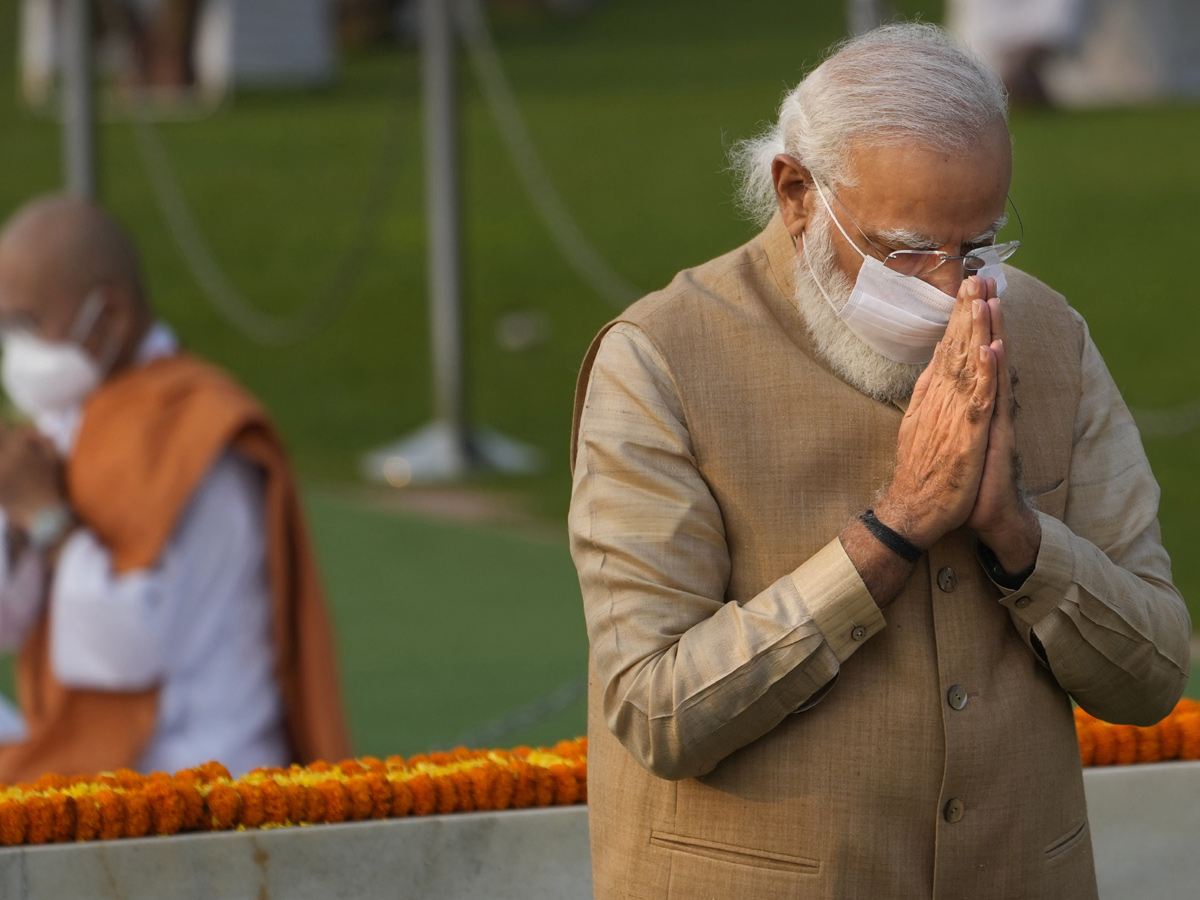 Photos: Leaders Pay Tribute To Mahatma Gandhi In His 152 Birth Anniversary - Sakshi18