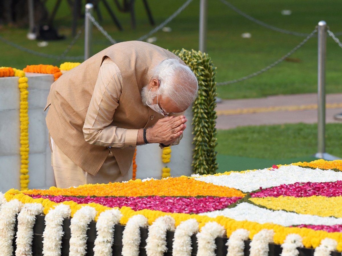 Photos: Leaders Pay Tribute To Mahatma Gandhi In His 152 Birth Anniversary - Sakshi7