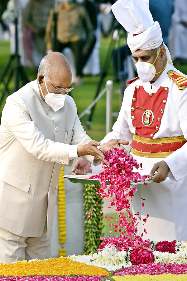 Photos: Leaders Pay Tribute To Mahatma Gandhi In His 152 Birth Anniversary - Sakshi4