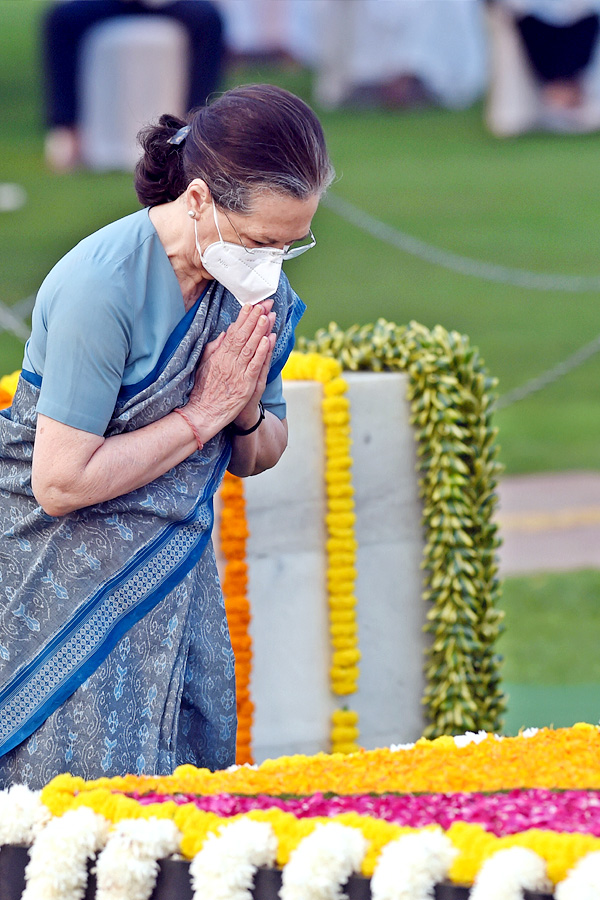 Photos: Leaders Pay Tribute To Mahatma Gandhi In His 152 Birth Anniversary - Sakshi5