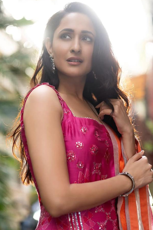 Photos: Pragya Jaiswal Instagram Photos - Sakshi14