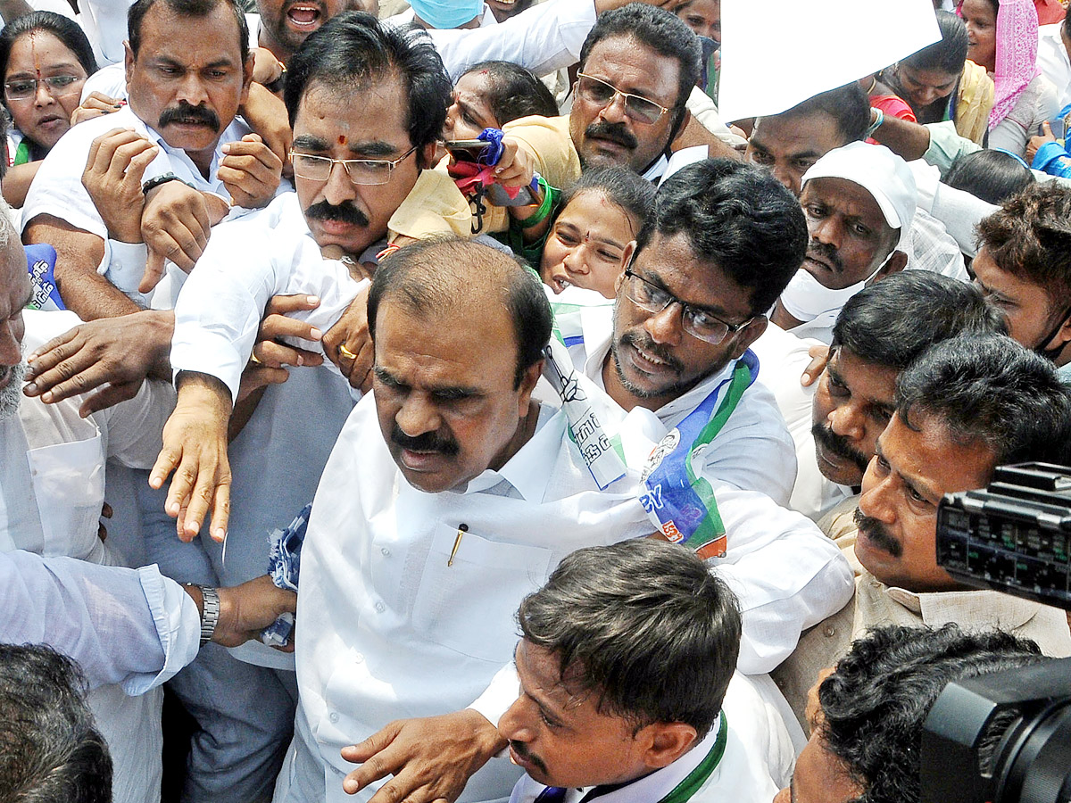 YSRCP protests In AP Photo Gallery - Sakshi14