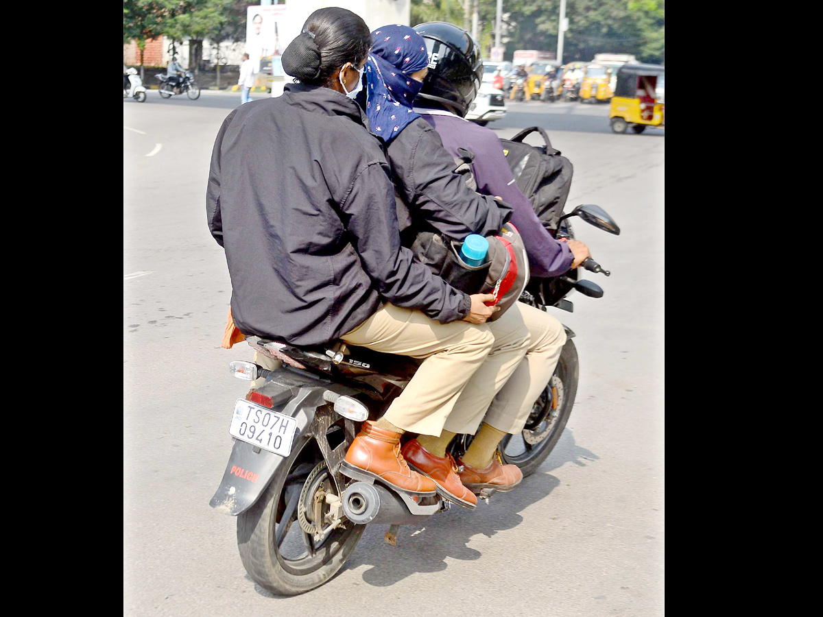 Cell Phone driving in Hyderabad  - Sakshi6