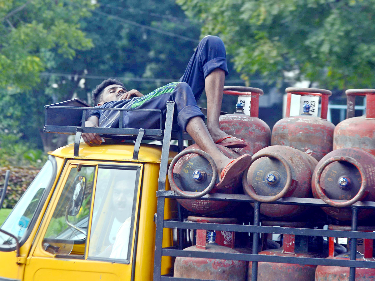 Cell Phone driving in Hyderabad  - Sakshi9