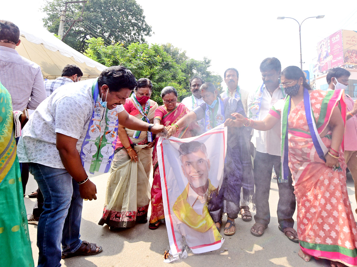 YSR Congress Party Activists Fires On TDP Photos - Sakshi10