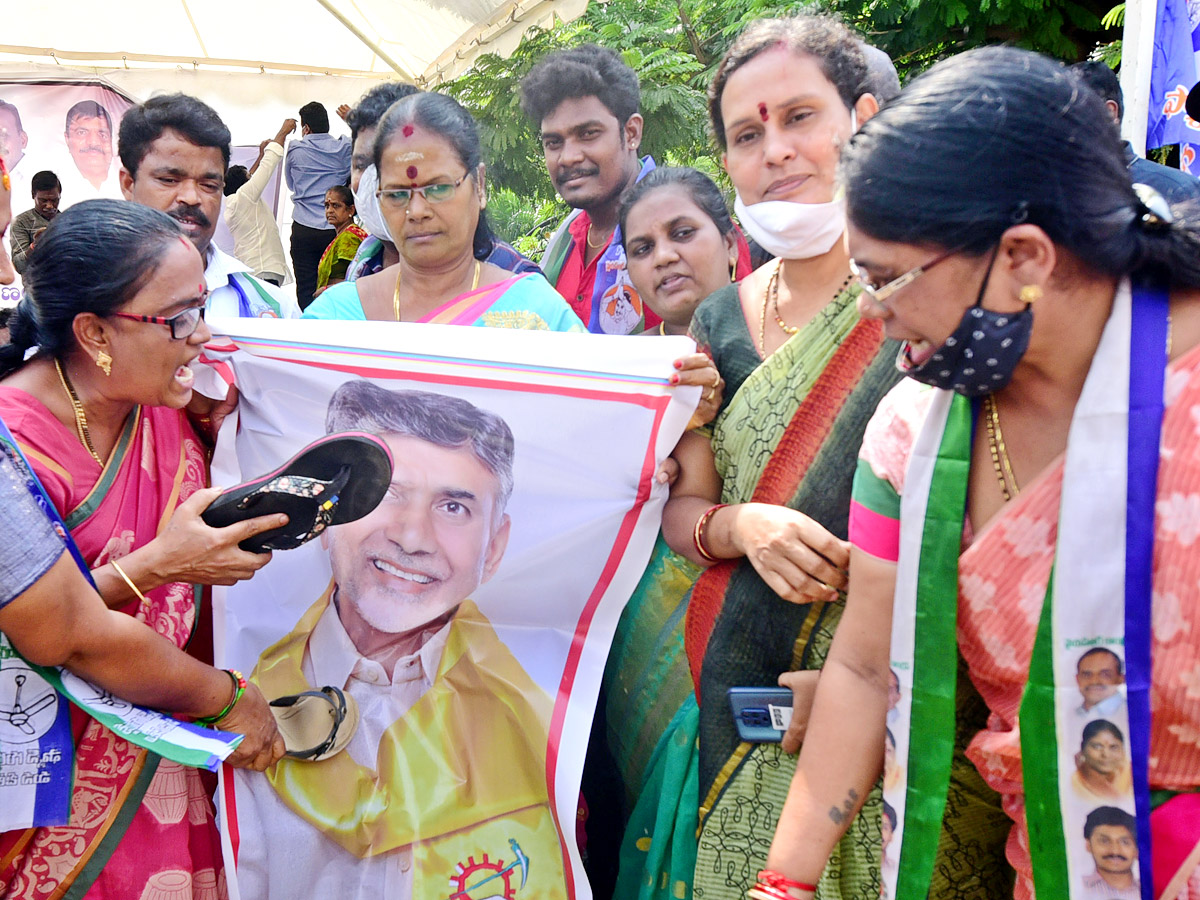 YSR Congress Party Activists Fires On TDP Photos - Sakshi8