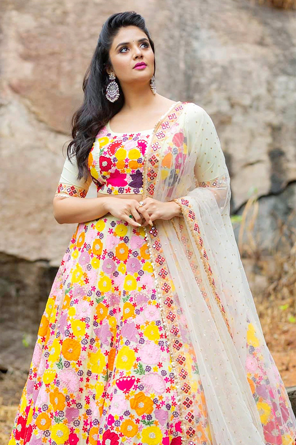 Anchor Sreemukhi Photos In Mukku Avinash Marriage - Sakshi7