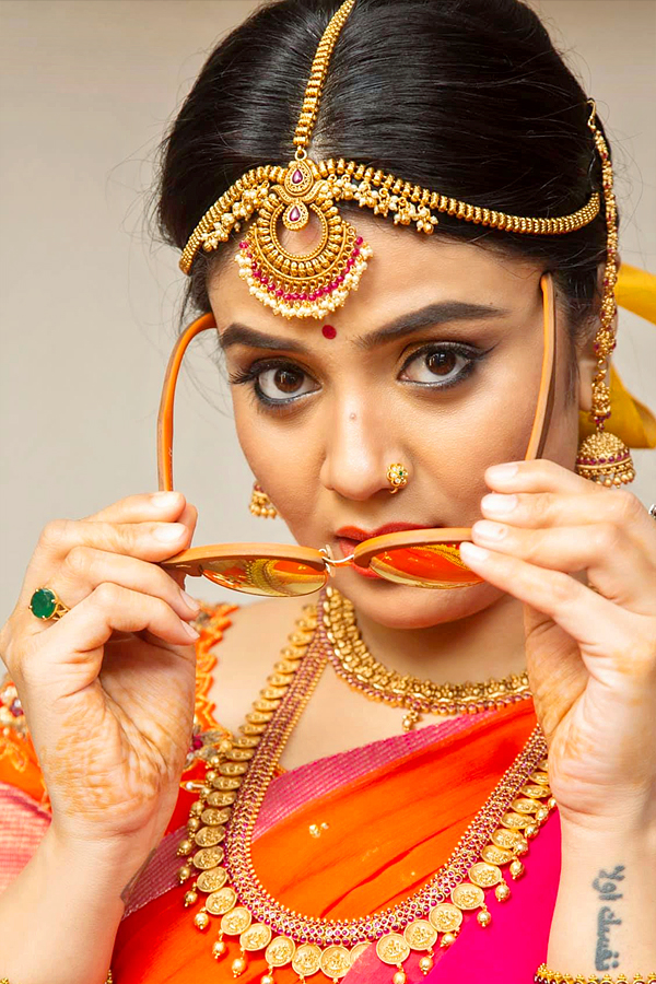 Anchor Sreemukhi Photos In Mukku Avinash Marriage - Sakshi13