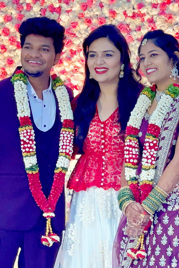 Anchor Sreemukhi Photos In Mukku Avinash Marriage - Sakshi22