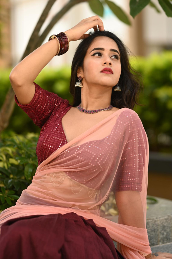 Photos : Deepthi Sunaina Beautiful Photos Gallery - Sakshi4