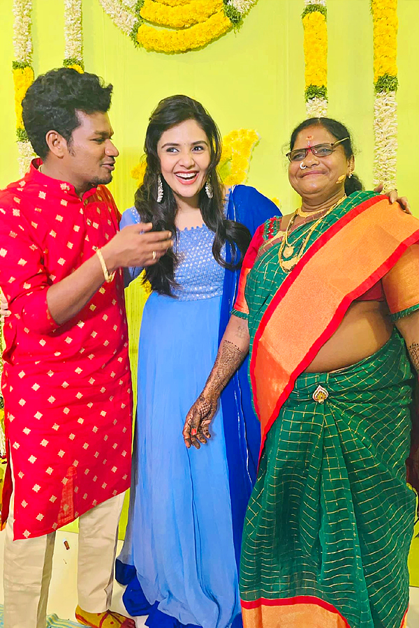 Anchor Sreemukhi Photos In Mukku Avinash Marriage - Sakshi32