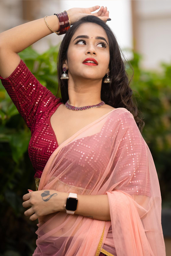 Photos : Deepthi Sunaina Beautiful Photos Gallery - Sakshi8