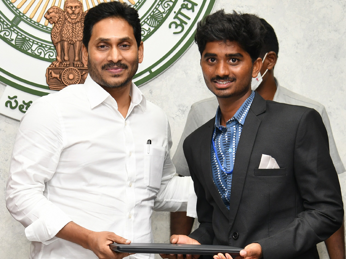 YS Jagan Mohan Reddy Praises SC And SC Gurukula IIT Rank Holders Photo Gallery - Sakshi13